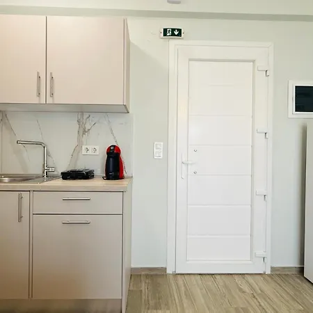 Modern Garden Apartments, Delta Hospitality Appartement *